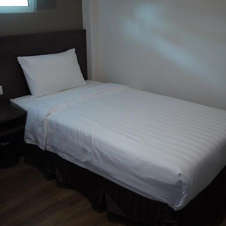 Kl Hotel Labuan Bagian luar foto